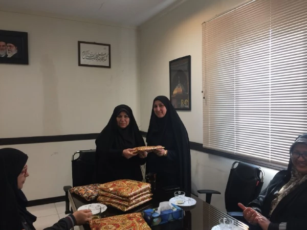 حضور دکتر خنیفر در محل کار همکاران حوزه معاونت دانشجویی به مناسب بزرگداشت مقام زن  7