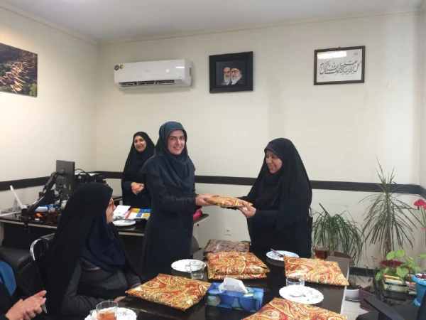 حضور دکتر خنیفر در محل کار همکاران حوزه معاونت دانشجویی به مناسب بزرگداشت مقام زن  8