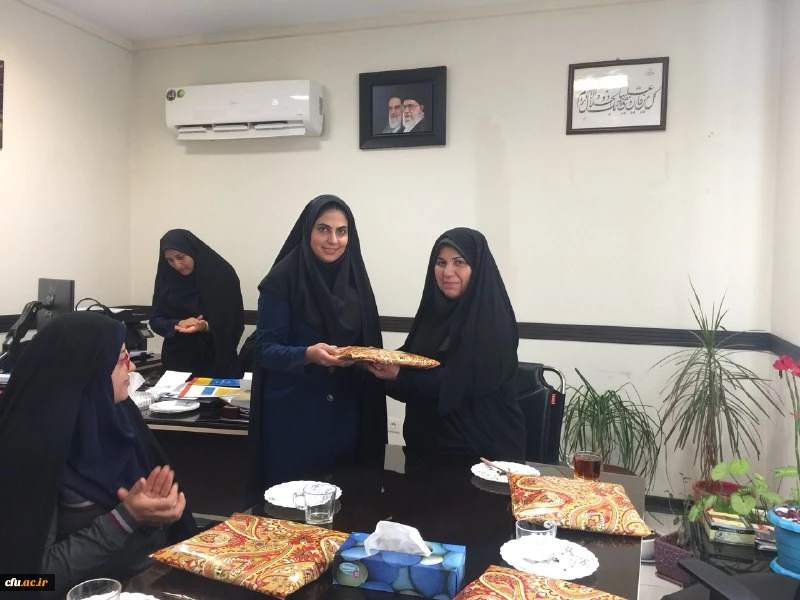 حضور دکتر خنیفر در محل کار همکاران حوزه معاونت دانشجویی به مناسب بزرگداشت مقام زن  9