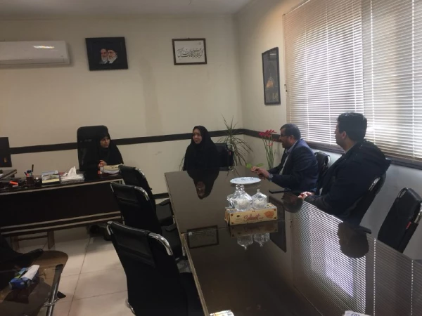 حضور دکتر خنیفر در محل کار همکاران حوزه معاونت دانشجویی به مناسب بزرگداشت مقام زن 3