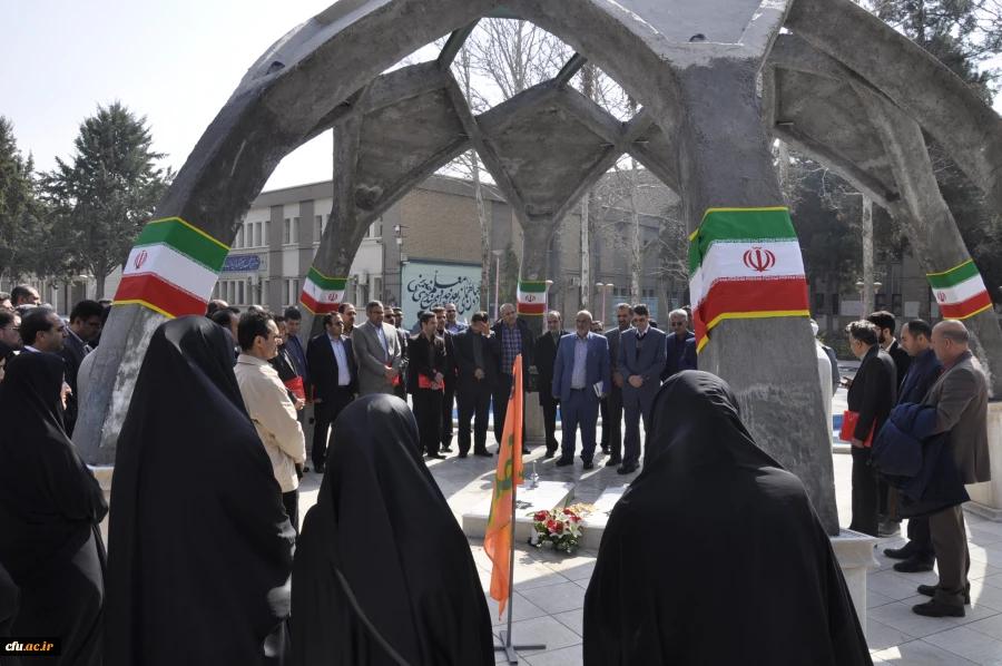 در دانشگاه فرهنگیان خراسان رضوی برگزار شد؛
مراسم ادای احترام به شهدا با حضور عاملان مالی و مدیران امور اداری دانشگاه فرهنگیان کشور 2