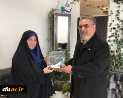 لوح تندیس به دانشجو معلمان برگزیده ورزش های همگانی اهداء شد 2