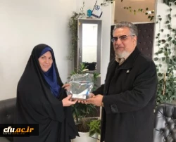 لوح تندیس به دانشجو معلمان برگزیده ورزش های همگانی اهداء شد 2