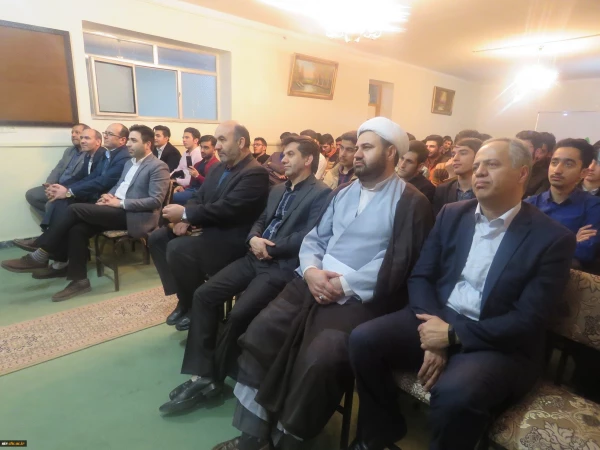 با حضور پر شور دانشجومعلمان و کارکنان دانشگاه فرهنگیان استان اردبیل برگزار شد:

مراسم شب شعر دانشجویی با همکاری کانون شعر و ادب 2