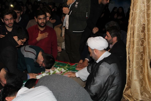 استقبال ووداع باشکوه وعاشقانه اساتید کارکنان ودانشجویان دانشگاه فرهنگیان استان قزوین با سردارشهید مدافع حرم حمیدمحمدرضایی 8