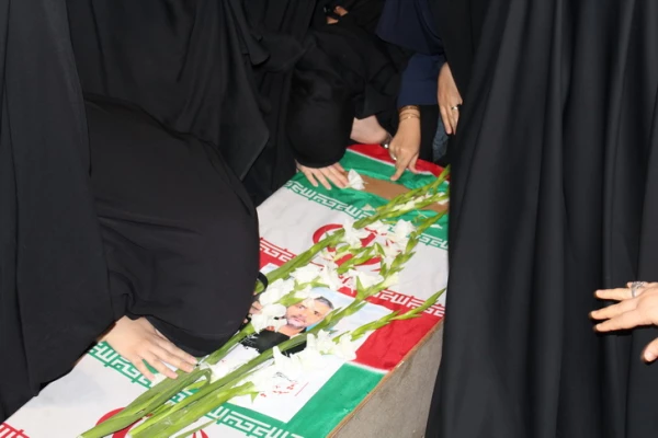 استقبال ووداع باشکوه وعاشقانه اساتید کارکنان ودانشجویان دانشگاه فرهنگیان استان قزوین با سردارشهید مدافع حرم حمیدمحمدرضایی 12