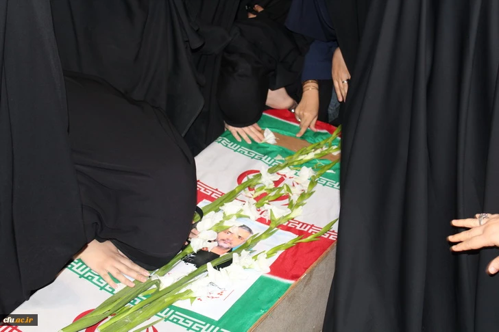 استقبال ووداع باشکوه وعاشقانه اساتید کارکنان ودانشجویان دانشگاه فرهنگیان استان قزوین با سردارشهید مدافع حرم حمیدمحمدرضایی 12