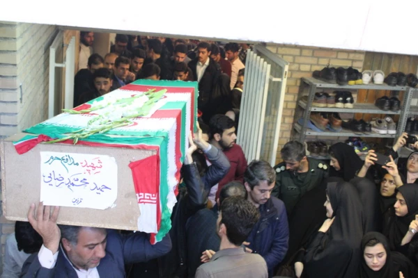 استقبال ووداع باشکوه وعاشقانه اساتید کارکنان ودانشجویان دانشگاه فرهنگیان استان قزوین با سردارشهید مدافع حرم حمیدمحمدرضایی 14