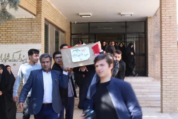 استقبال ووداع باشکوه وعاشقانه اساتید کارکنان ودانشجویان دانشگاه فرهنگیان استان قزوین با سردارشهید مدافع حرم حمیدمحمدرضایی 15