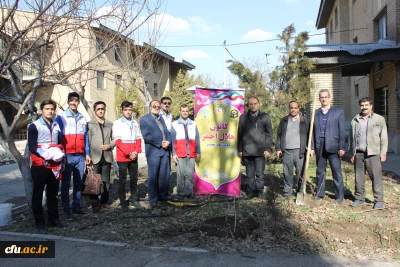 به مناسبت فرا رسیدن روز درختکاری انجام شد:

 غرس چندین نهال به همت کانون هلال احمر پردیس شهید مقصودی همدان