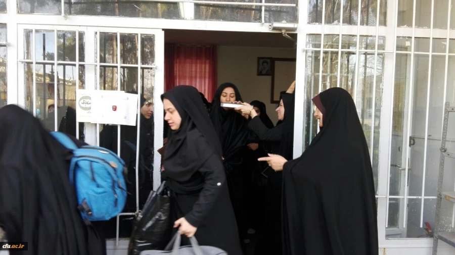 دکتر محمدی درمراسم بدرقه کاروان دانشجویان راهیان نور:سعی کنیدازمعنویات این اردوی معنوی روحیه بگیرید وآن رادرکلاسهای درس ودرجمع دانش آموزان اجرا کنید. 4