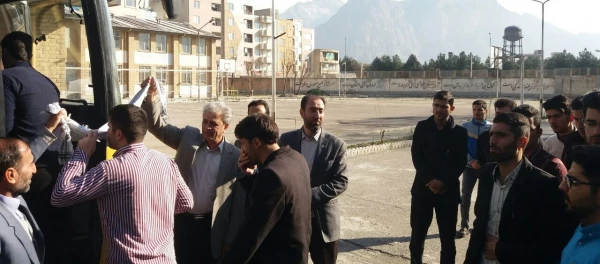 دکتر محمدی درمراسم بدرقه کاروان دانشجویان راهیان نور:سعی کنیدازمعنویات این اردوی معنوی روحیه بگیرید وآن رادرکلاسهای درس ودرجمع دانش آموزان اجرا کنید. 9