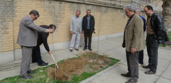 برنامه بزرگداشت هفته منابع طبیعی و روز درخت کاری در دانشگاه فرهنگیان کرمانشاه برگزار گردید 3