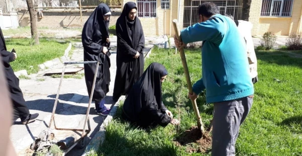 برنامه بزرگداشت هفته منابع طبیعی و روز درخت کاری در دانشگاه فرهنگیان کرمانشاه برگزار گردید 4