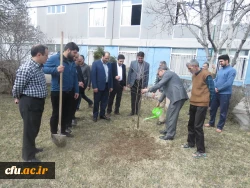 به مناسبت فرا رسیدن روز درختکاری انجام شد:

غرس چندین اصله نهال در پردیس های دانشگاه فرهنگیان اردبیل  3