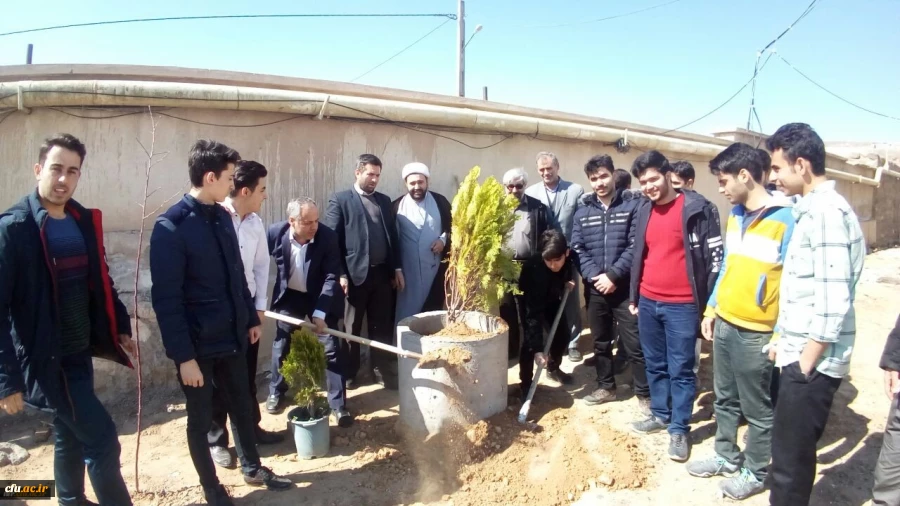 به مناسبت فرا رسیدن روز درختکاری انجام شد:

غرس چندین اصله نهال در پردیس های دانشگاه فرهنگیان اردبیل  2
