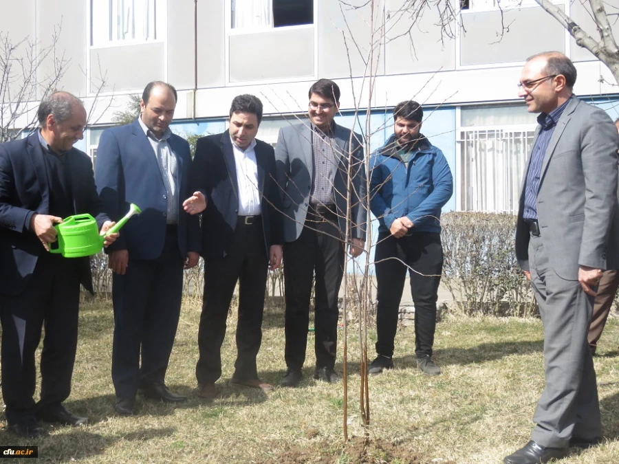 به مناسبت فرا رسیدن روز درختکاری انجام شد:

غرس چندین اصله نهال در پردیس های دانشگاه فرهنگیان اردبیل  3