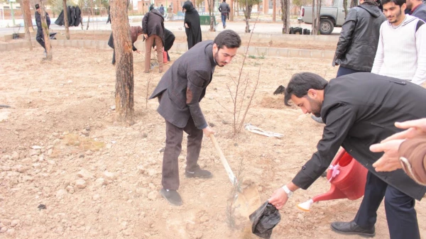 روز درختکاری در پردیسس شهید رجایی سمنان 5