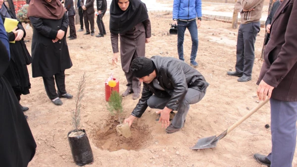 روز درختکاری در پردیسس شهید رجایی سمنان 9