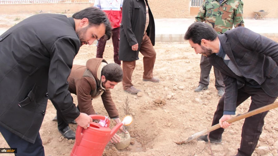 روز درختکاری در پردیس شهید رجایی سمنان 8