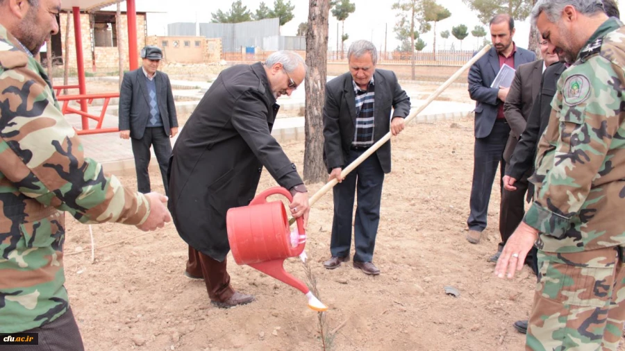 روز درختکاری در پردیس شهید رجایی سمنان 10