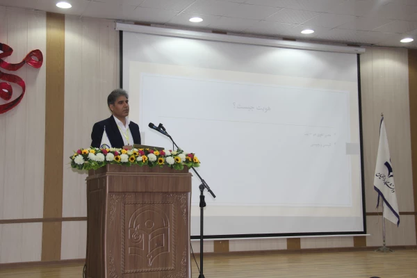 با همکاری دانشگاه فرهنگیان هرمزگان و انجمن مطالعات برنامه درسی استان

کنفرانس ملی آشنایی با یافته های نوین در حوزه یاددهی و یادگیری برگزار شد 9