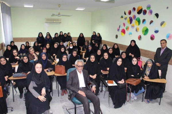دیدار جمعی از دانشجویان دانشگاه فرهنگیان استان بوشهر با استاد هاشمی زاده رئیس سابق تربیت معلم خورموج 4