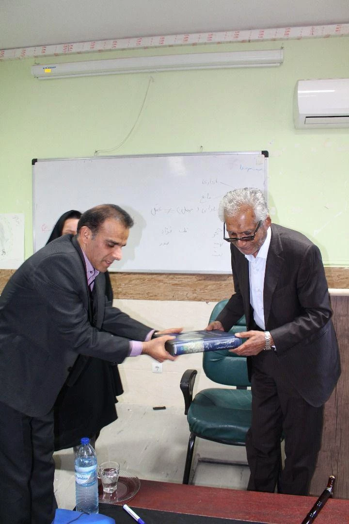 دیدار جمعی از دانشجویان دانشگاه فرهنگیان استان بوشهر با استاد هاشمی زاده رئیس سابق تربیت معلم خورموج 5
