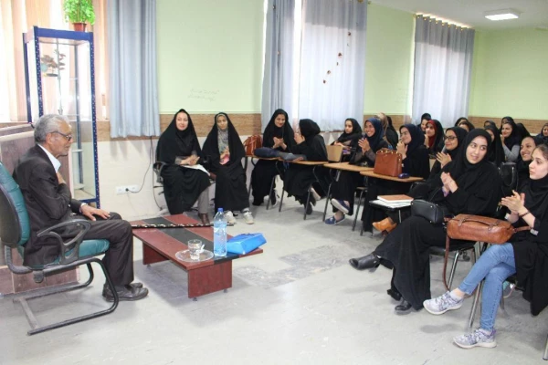 دیدار جمعی از دانشجویان دانشگاه فرهنگیان استان بوشهر با استاد هاشمی زاده رئیس سابق تربیت معلم خورموج 6