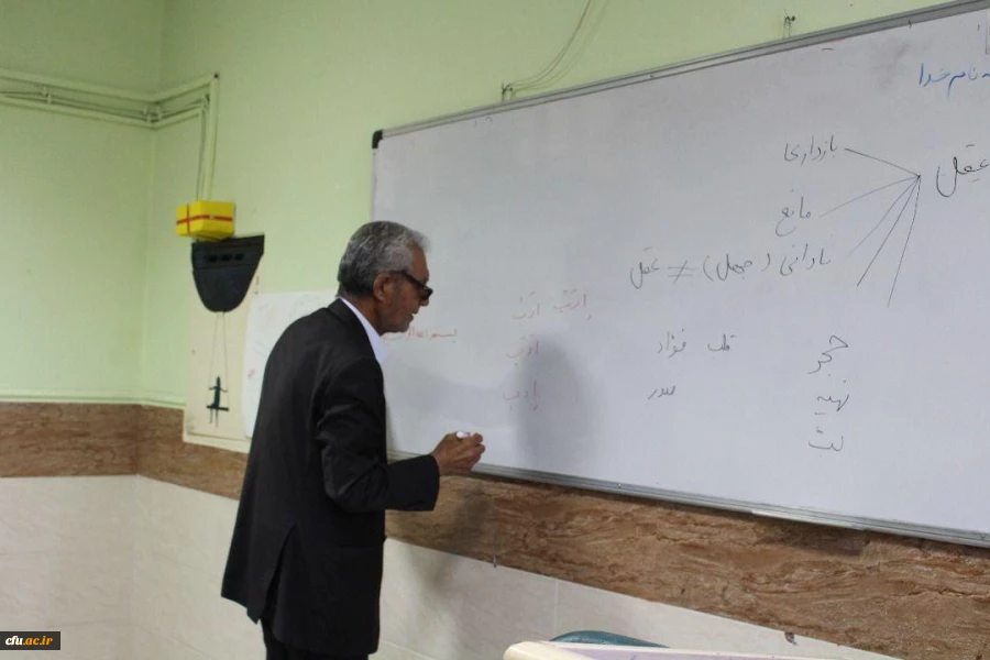 دیدار جمعی از دانشجویان دانشگاه فرهنگیان استان بوشهر با استاد هاشمی زاده رئیس سابق تربیت معلم خورموج 8