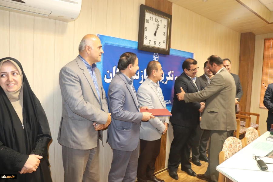 دکتر کسائیان در مراسم تجلیل از بازنشستگان دانشگاه فرهنگیان مازندران:
بازنشستگان ذخیره و گنجینه های ذی قیمت دانشگاه هستند. بر ماست که را برخورداری دانشگاه از این ذخیره های ارزشمند را باز نگه داریم.