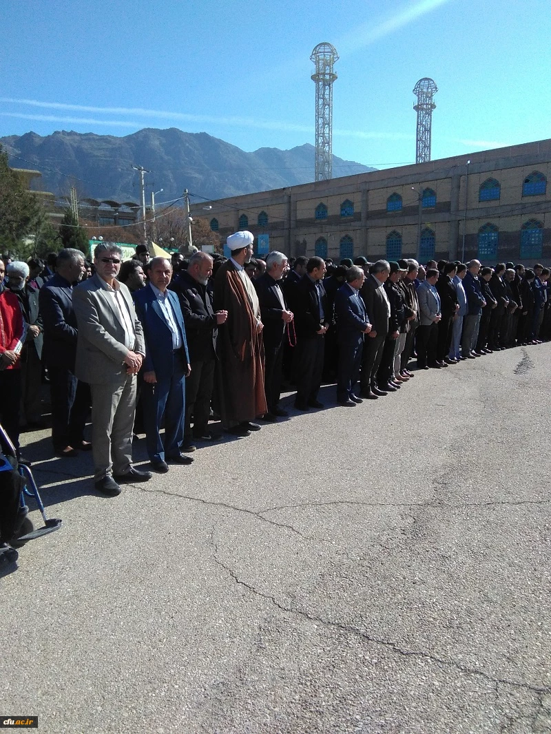 حضور مسئولین و کارکنان دانشگاه فرهنگیان استان لرستان در مراسم تشییع و خاکسپاری دو شهید گمنام دوران دفاع مقدس