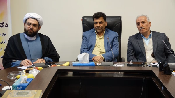 در سالن جلسات مدیریت استانی ؛

با حضور دکتر محمدی جلسه شورای فرهنگی دانشگاه فرهنگیان کردستان برگزار شد 5