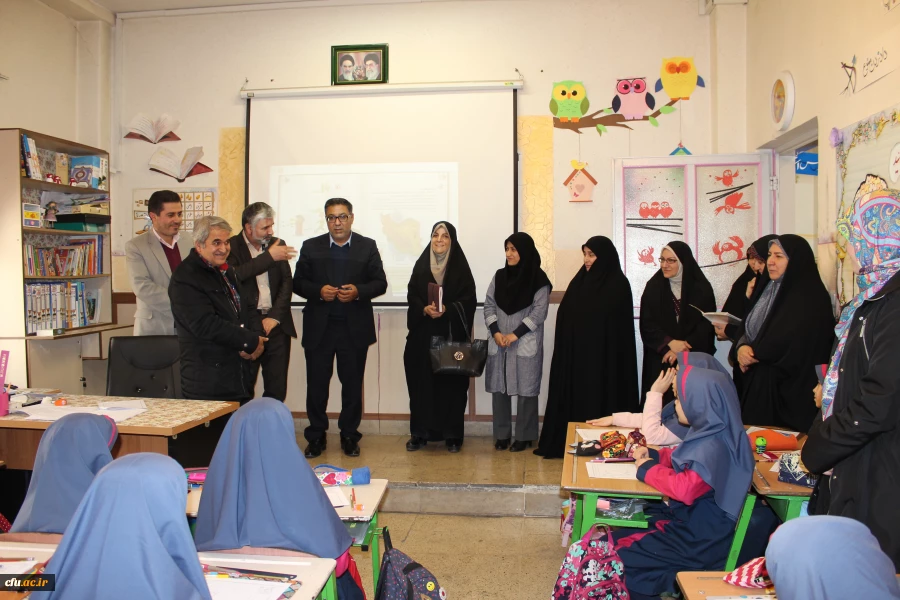 حضور جمعی از مدیران دانشگاه و آموزش وپرورش در مدرسه ابتدایی شاهد فجر منطقه سه تهران