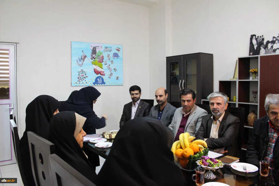 حضور جمعی از مدیران دانشگاه و آموزش وپرورش در مدرسه ابتدایی شاهد فجر منطقه سه تهران