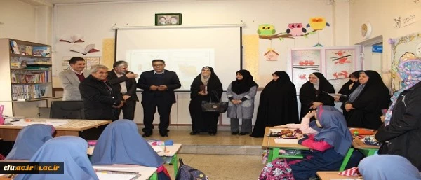 حضور جمعی از مدیران دانشگاه و آموزش وپرورش در مدرسه ابتدایی شاهد فجر منطقه سه تهران