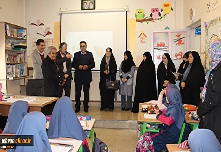در راستای تکریم از مدیران ومعلمان راهنمای درس کارورزی صورت گرفت:

حضور جمعی از مدیران دانشگاه و آموزش وپرورش در مدرسه ابتدایی شاهد فجر منطقه سه تهران 2