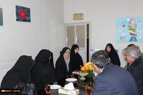 در راستای تکریم از مدیران ومعلمان راهنمای درس کارورزی صورت گرفت:

حضور جمعی از مدیران دانشگاه و آموزش وپرورش در مدرسه ابتدایی شاهد فجر منطقه سه تهران 2