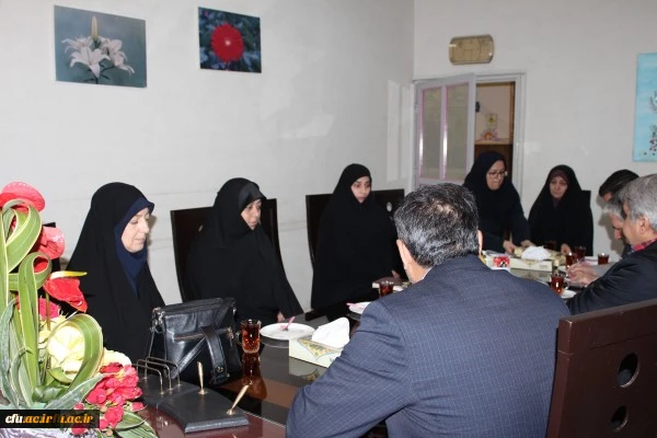 در راستای تکریم از مدیران ومعلمان راهنمای درس کارورزی صورت گرفت:

حضور جمعی از مدیران دانشگاه و آموزش وپرورش در مدرسه ابتدایی شاهد فجر منطقه سه تهران 2