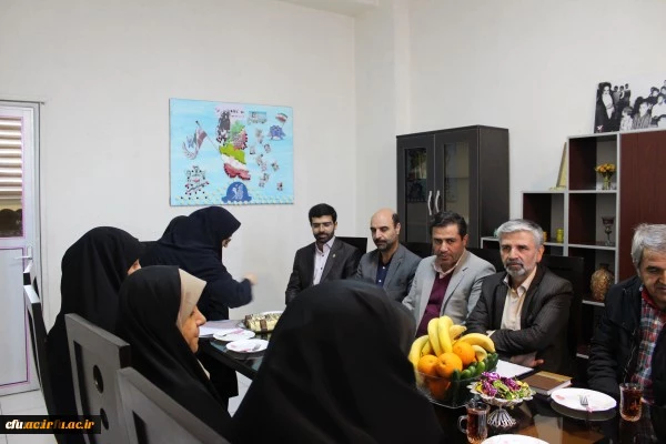 در راستای تکریم از مدیران ومعلمان راهنمای درس کارورزی صورت گرفت:

حضور جمعی از مدیران دانشگاه و آموزش وپرورش در مدرسه ابتدایی شاهد فجر منطقه سه تهران 2