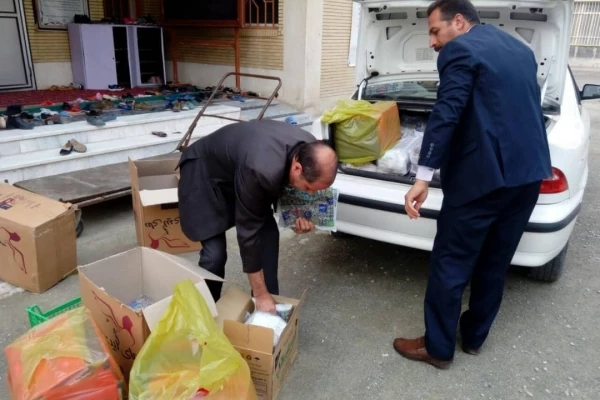 کمک های جمع آوری شده دانشجویان دانشگاه فرهنگیان کرمانشاه به دست جمعی از مردم زلزله زده شهرستان سرپل ذهاب رسید. 4