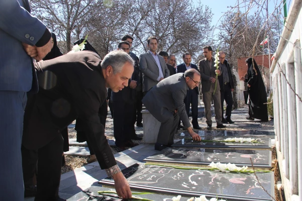به مناسبت روز بزرگداشت شهدا در دانشگاه فرهنگیان اردبیل صورت گرفت:

گرامی داشت روز شهدا و تجلیل از همکاران شاهد و ایثاگر 2