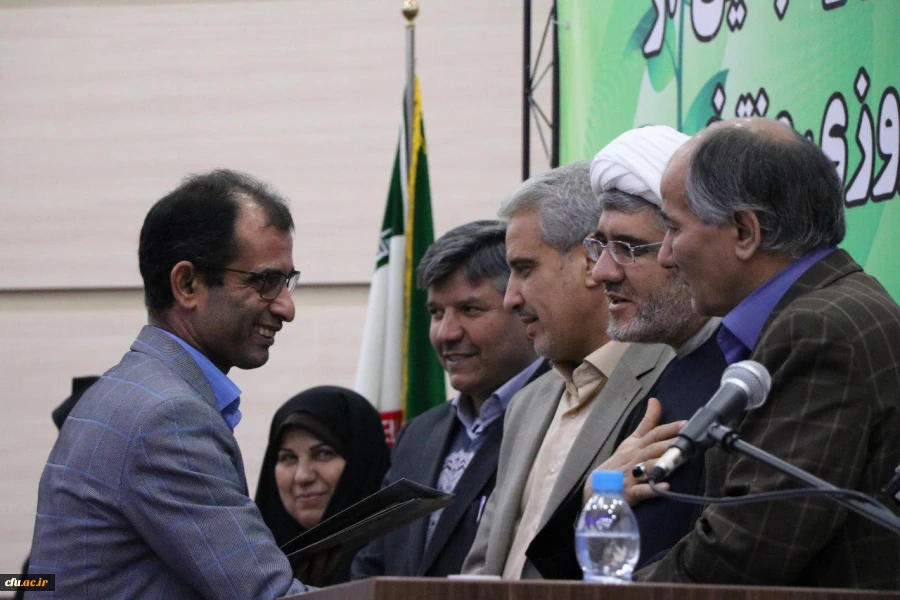 دکتر علی نژاد در اولین همایش تجلیل از سرپرستان شبانه روزی کشور در اصفهان:

سرپرستان شبانه روزی کار جهادی انجام میدهند