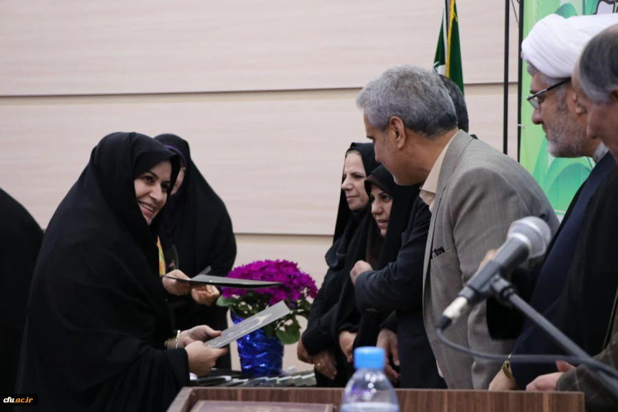 دکتر علی نژاد در اولین همایش تجلیل از سرپرستان شبانه روزی کشور در اصفهان:

سرپرستان شبانه روزی کار جهادی انجام میدهند