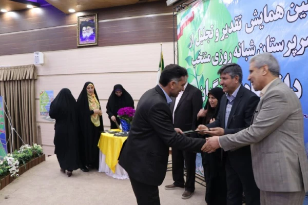 دکتر علی نژاد در اولین همایش تجلیل از سرپرستان شبانه روزی کشور در اصفهان:

وجود سرپرستان باتجربه در سراها می تواند نقش مشوق و الگو را در بین دانشجویان ایفا کند 2