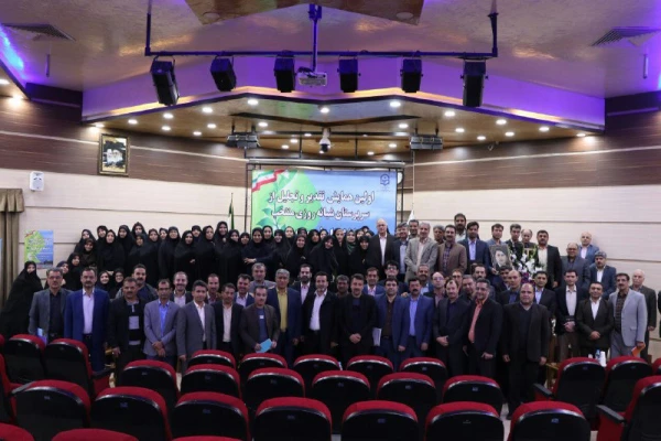 دکتر علی نژاد در اولین همایش تجلیل از سرپرستان شبانه روزی کشور در اصفهان:

وجود سرپرستان باتجربه در سراها می تواند نقش مشوق و الگو را در بین دانشجویان ایفا کند 2