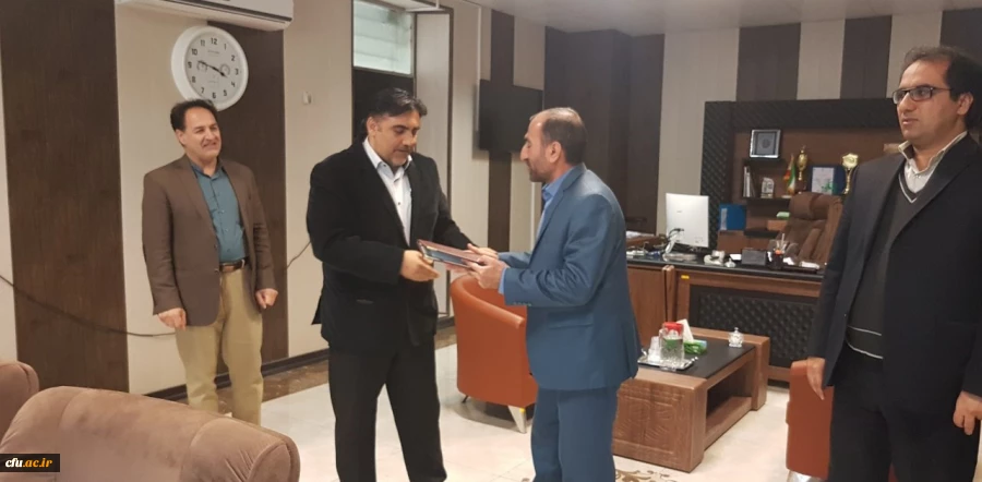 دکترمحمدی مدیرامورپردیس های استان کرمانشاه درمراسم تجلیل ازخانواده شهیددانشگاه فرهنگیان: شهدا و ایثارگران با رشادت و جانفشانی در راه حفظ و صیانت از انقلاب و نظام مقدس اسلامی، حق بزرگی به گردن همه ما دارند. 2