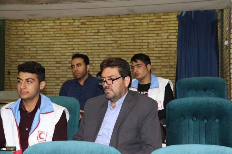 بلایای طبیعی در کمین همه ماست، همانگونه که از دیگران در وقت گرفتاری ها انتظار داریم، همانگونه گرفتاران را دریابیم.

حمایت دانشگاه فرهنگیان یزد از سیل زدگان
 4