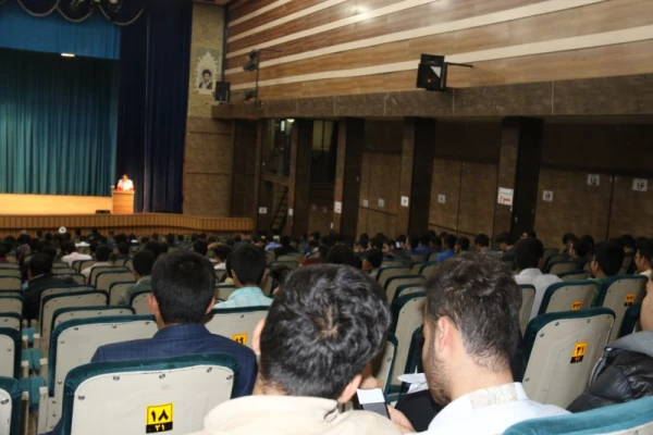 بلایای طبیعی در کمین همه ماست، همانگونه که از دیگران در وقت گرفتاری ها انتظار داریم، همانگونه گرفتاران را دریابیم.

حمایت دانشگاه فرهنگیان یزد از سیل زدگان
 2