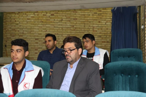 بلایای طبیعی در کمین همه ماست، همانگونه که از دیگران در وقت گرفتاری ها انتظار داریم، همانگونه گرفتاران را دریابیم.

حمایت دانشگاه فرهنگیان یزد از سیل زدگان
 4